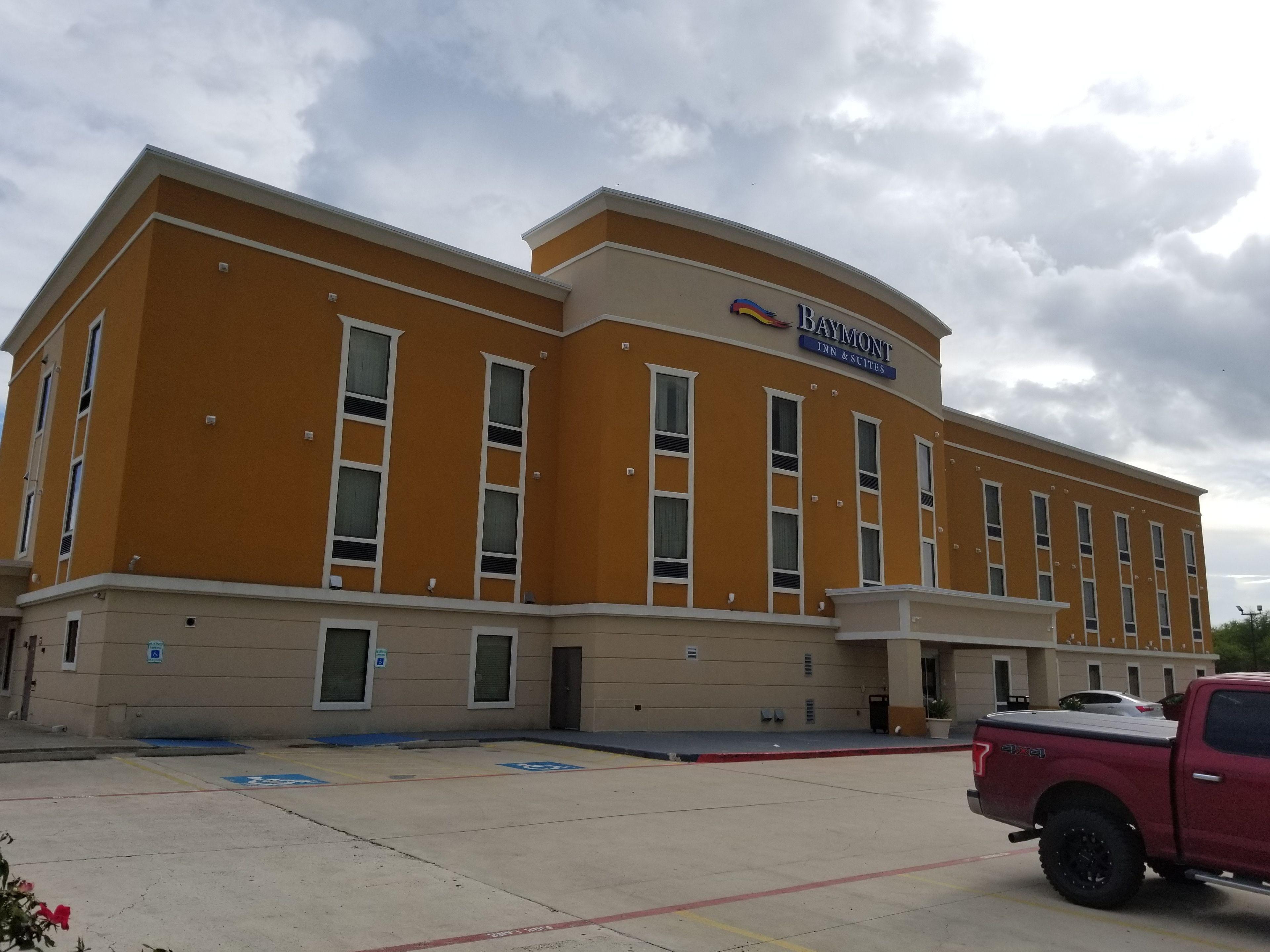 Staying Near Victorian Hall: 4 Design Hotels Compared