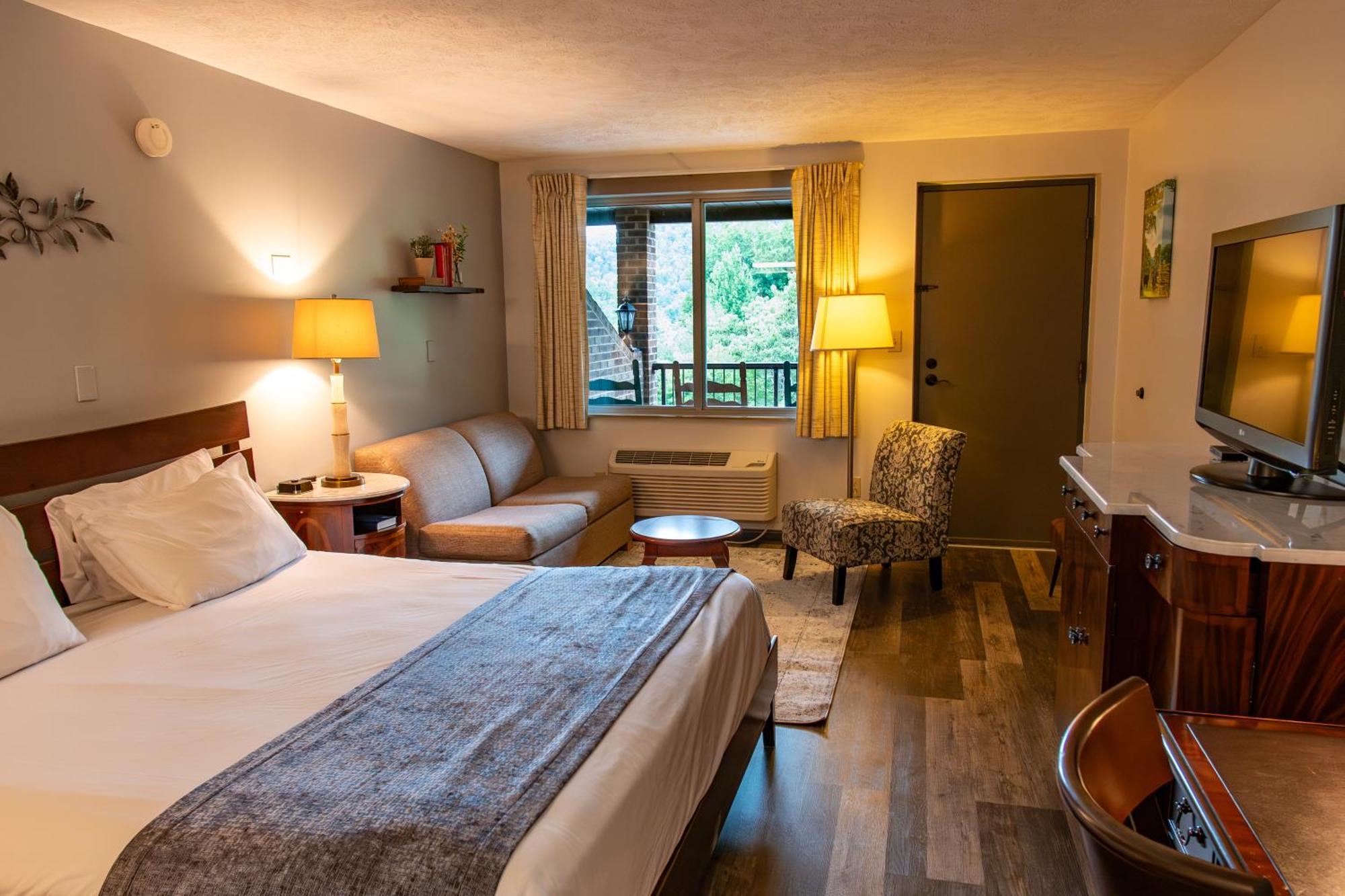 11 Top-Rated Motels in the Blue Ridge Mountains