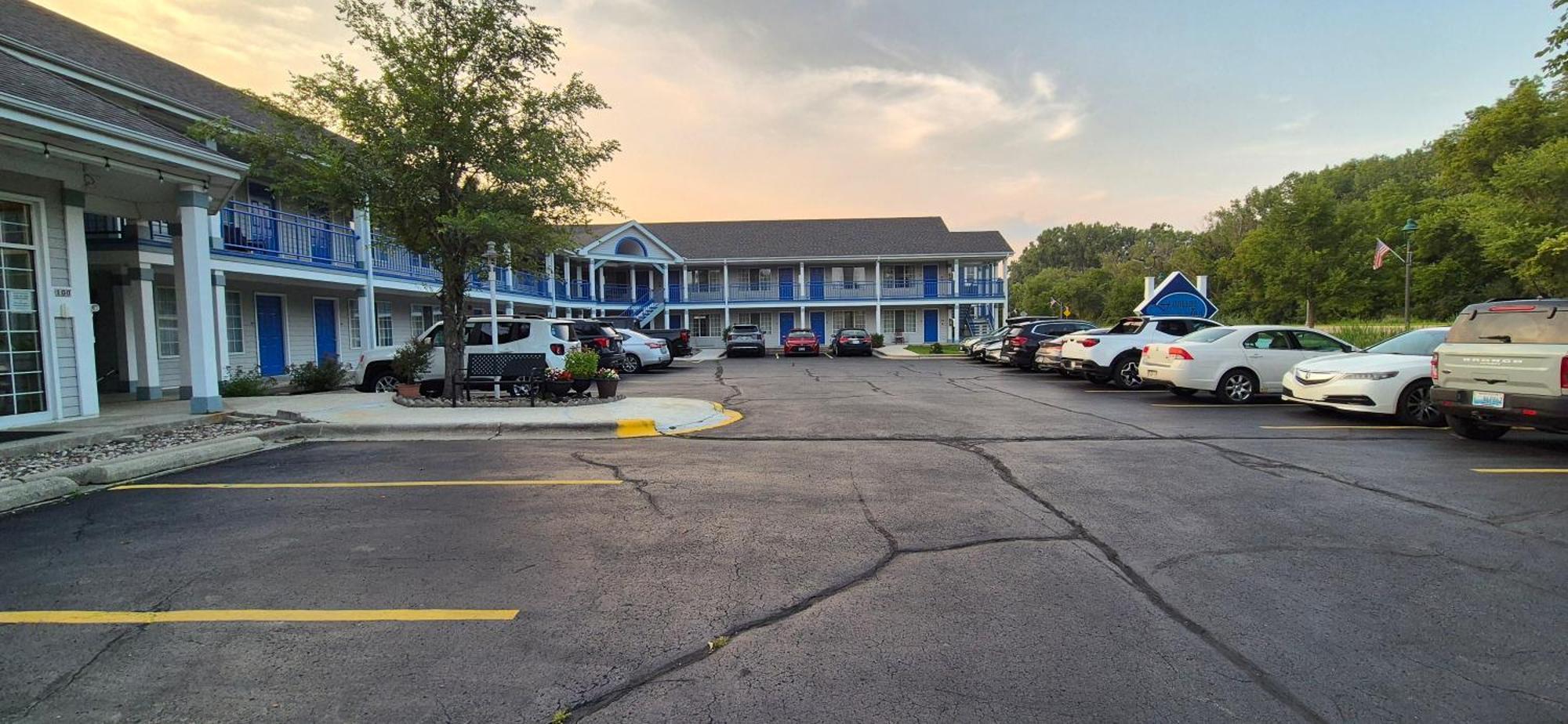Where to Stay in Chicago Metro: 4 Best Motels