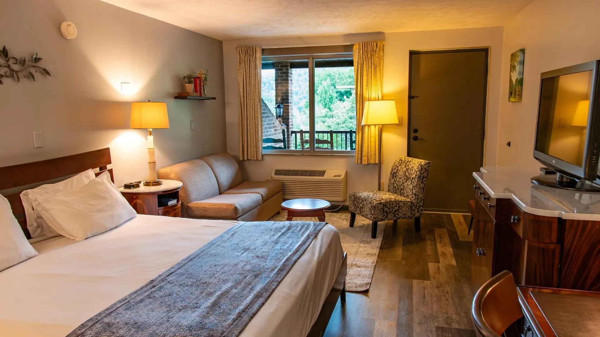11 Top-Rated Motels in the Blue Ridge Mountains