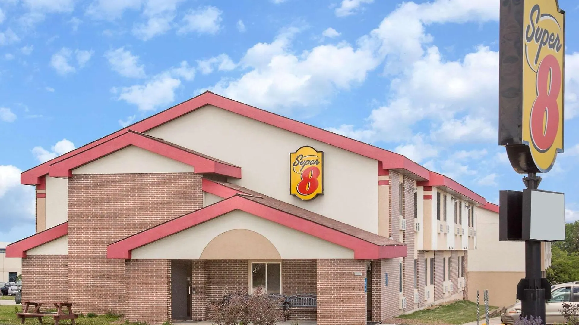 4 Smart 2-Star Hotels Near Sheboygan Memorial Medical Ctr